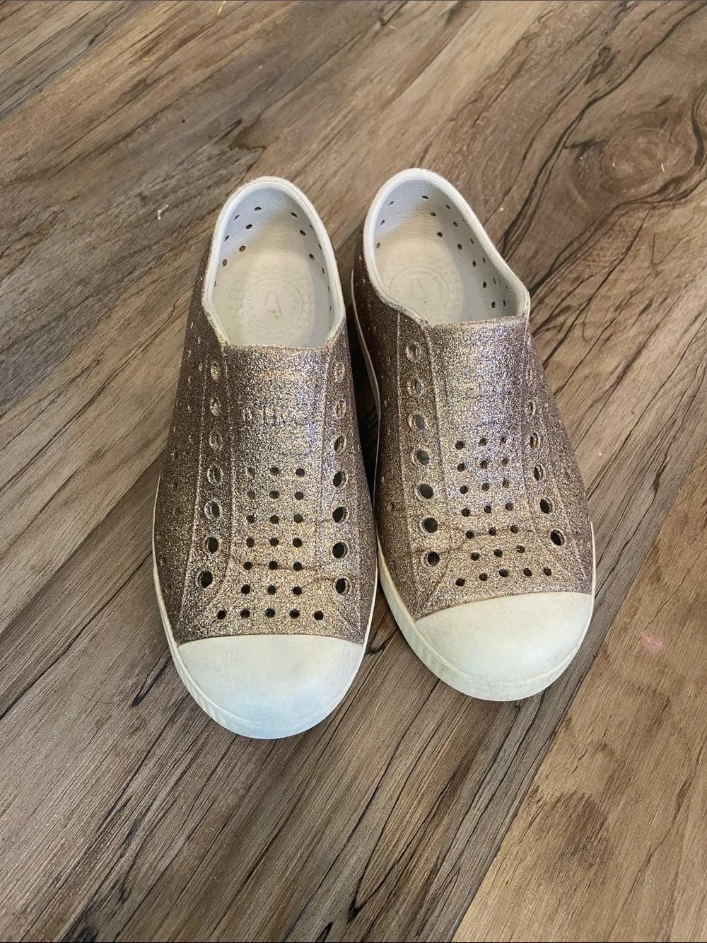 Native kids size 12 gold glitter slip on Jefferson shoes EUC practical comfort